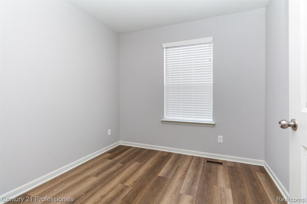 4931 Treeside Lane Troy, MI 48098 - Photo 26 of 32