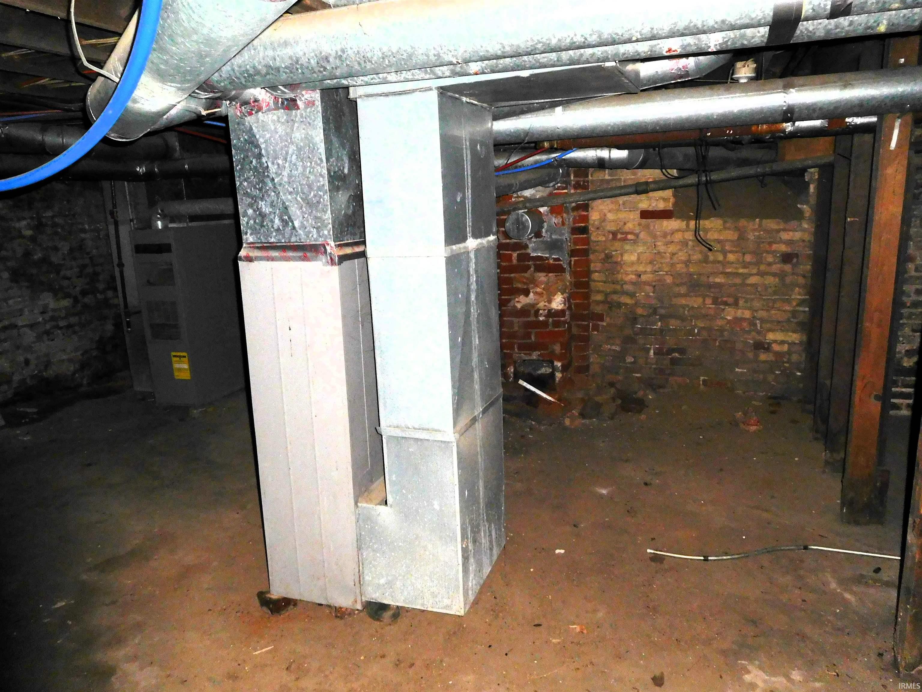 803 North Main Street Mishawaka, IN 46545 - Photo 16 of 20