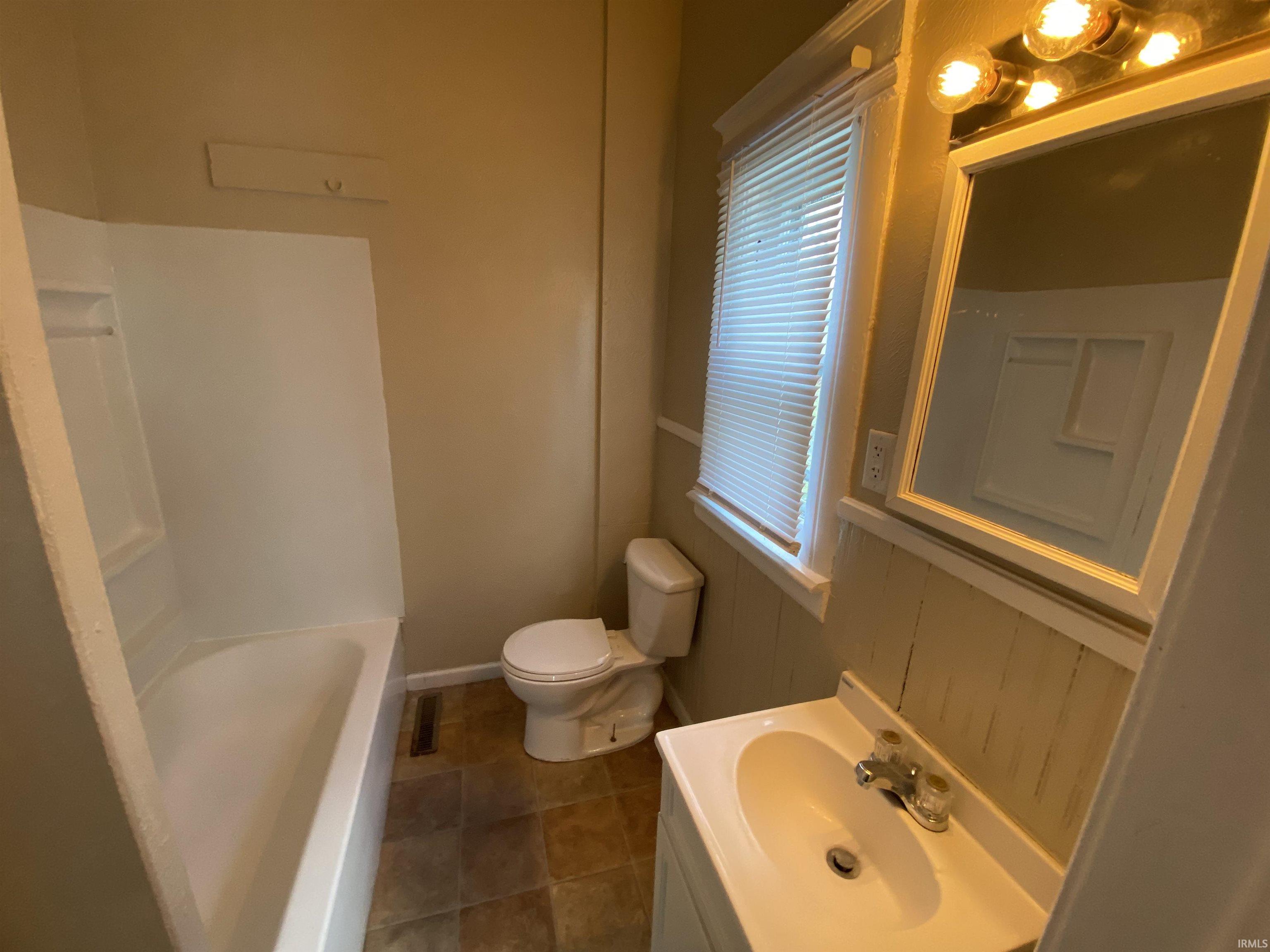 803 North Main Street Mishawaka, IN 46545 - Photo 7 of 20