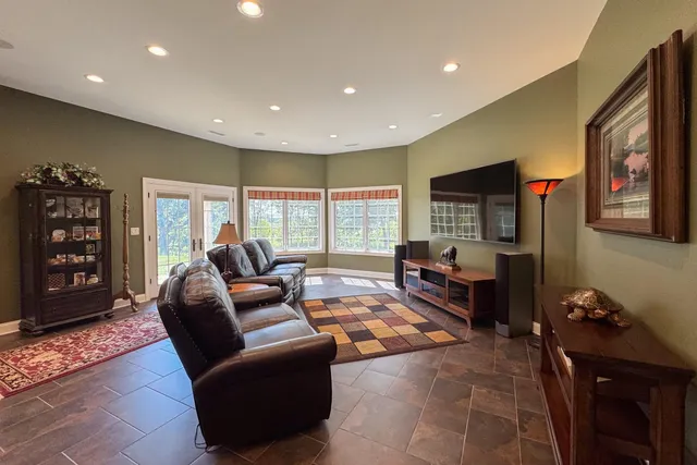 $998,500 | 163 Russell Road, Oregon, IL 61061