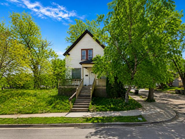 3533 West Clarke Street Milwaukee, WI 53210 - Photo 1 of 1 3533 W Clarke St