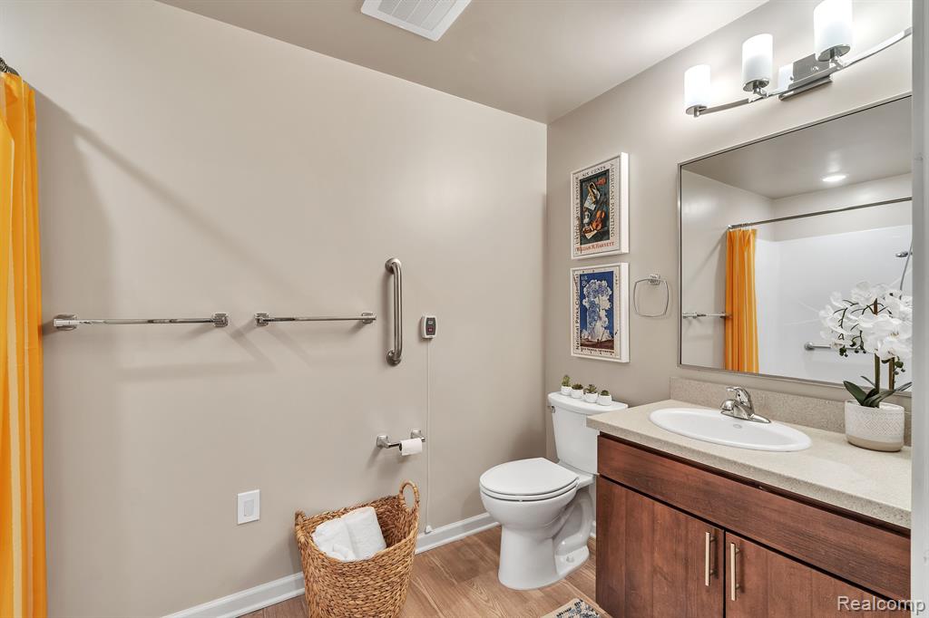 1957 South Telegraph Road, Unit 301 Bloomfield Hills, MI 48302 - Photo 11 of 59