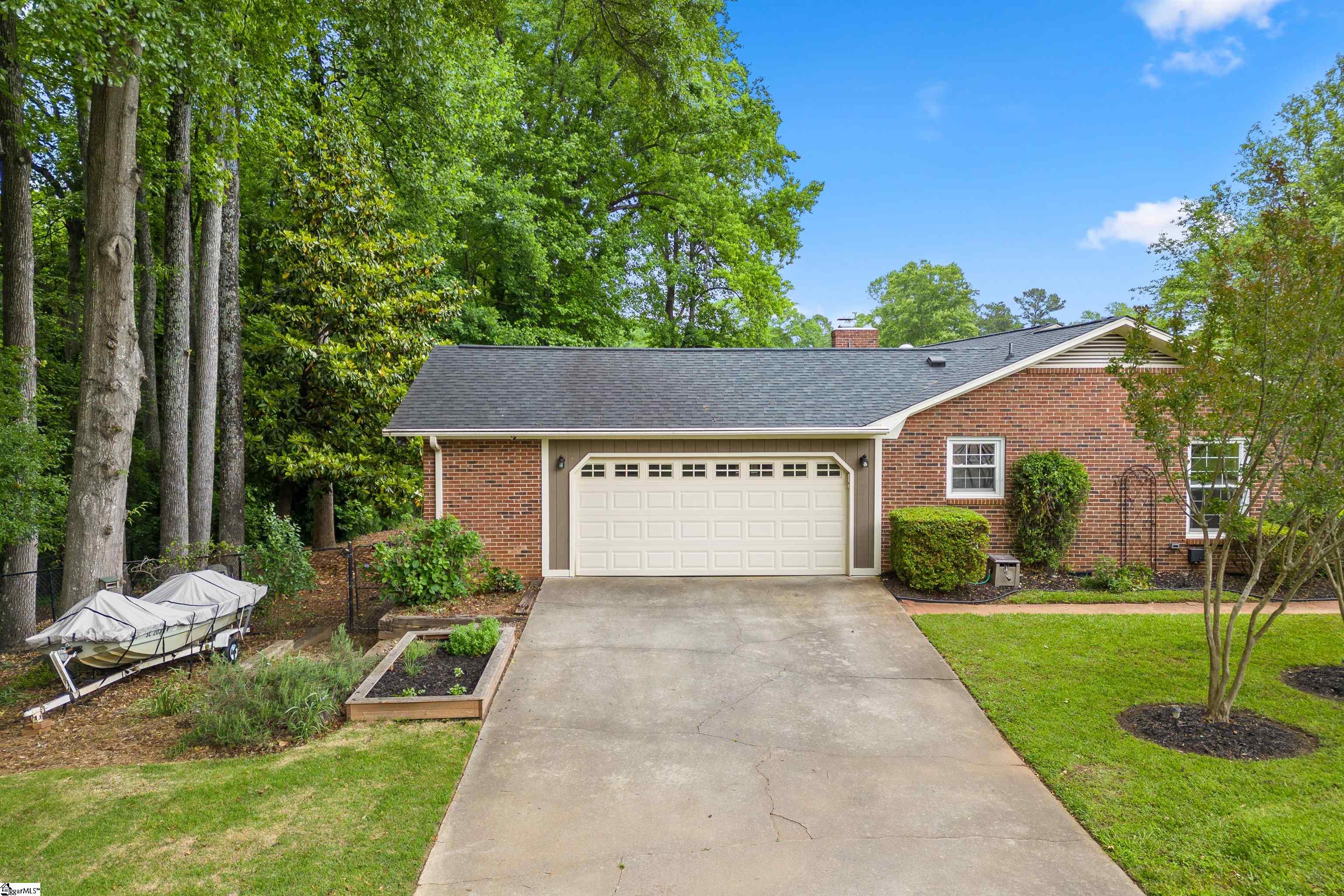 300 Newtonmore Road Greenville, SC 29615 - Photo 3 of 30 Gallery Image 3
