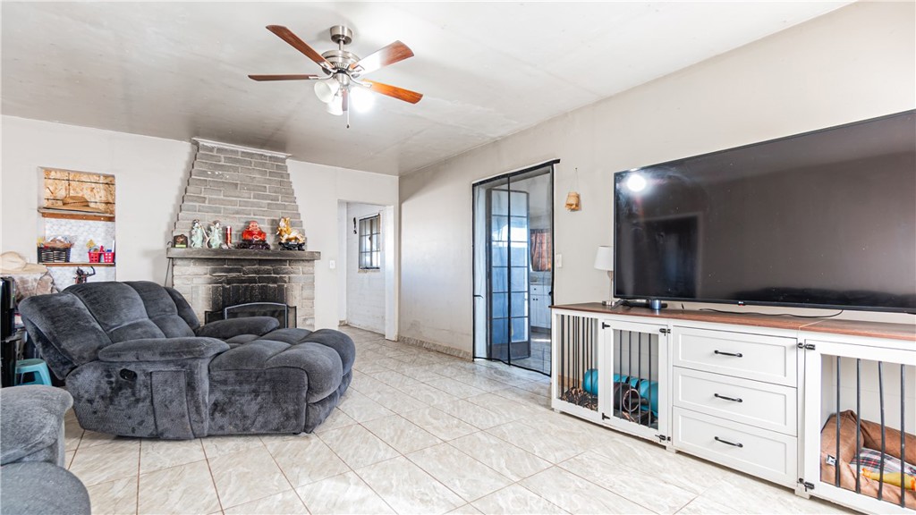 3606 Mojave Road Twentynine Palms, CA 92277 - Photo 13 of 47 a living room with furniture a flat screen tv and a dresser