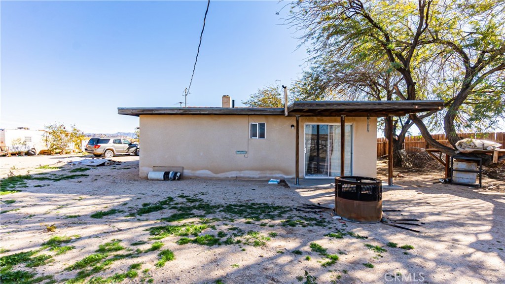 3606 Mojave Road Twentynine Palms, CA 92277 - Photo 30 of 47 a view of a backyard with chairs and potted plants