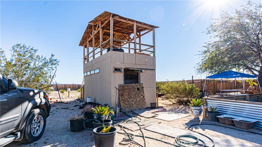 3606 Mojave Road Twentynine Palms, CA 92277 - Photo 34 of 47 a view of a patio with table and chairs potted plants