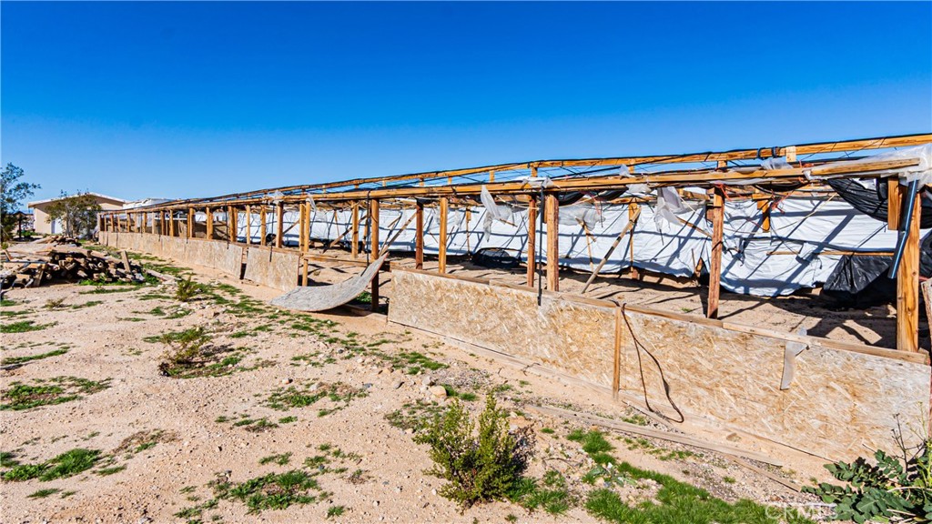 3606 Mojave Road Twentynine Palms, CA 92277 - Photo 39 of 47 a view of a row yard