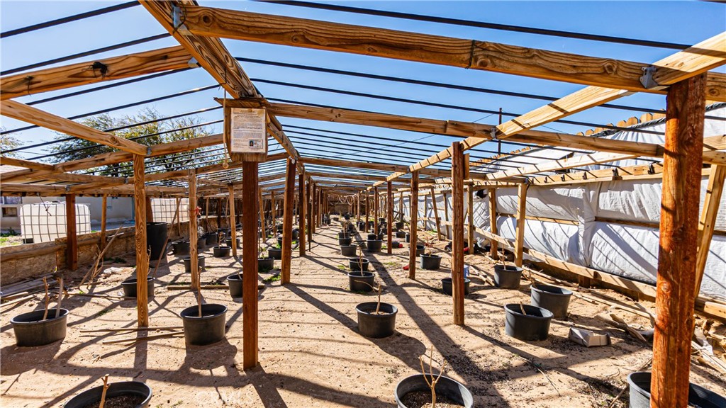 3606 Mojave Road Twentynine Palms, CA 92277 - Photo 45 of 47 a view of a room with gym equipment