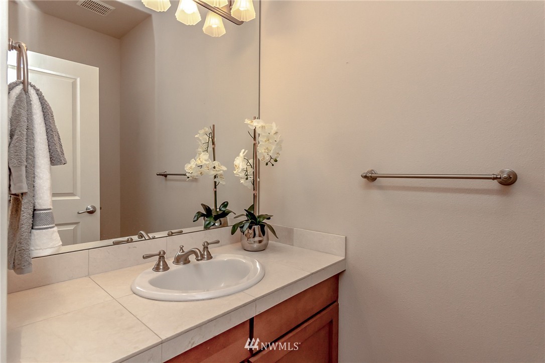 1801 Queen Place Northeast Renton, WA 98056 - Photo 12 of 25