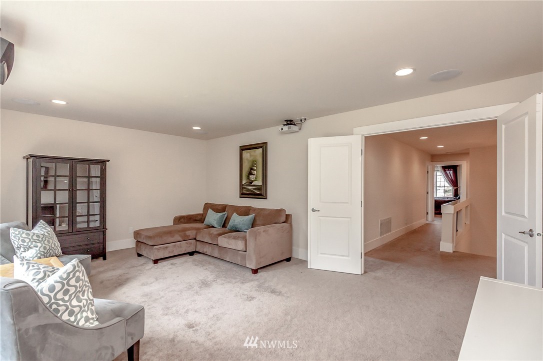1801 Queen Place Northeast Renton, WA 98056 - Photo 18 of 25