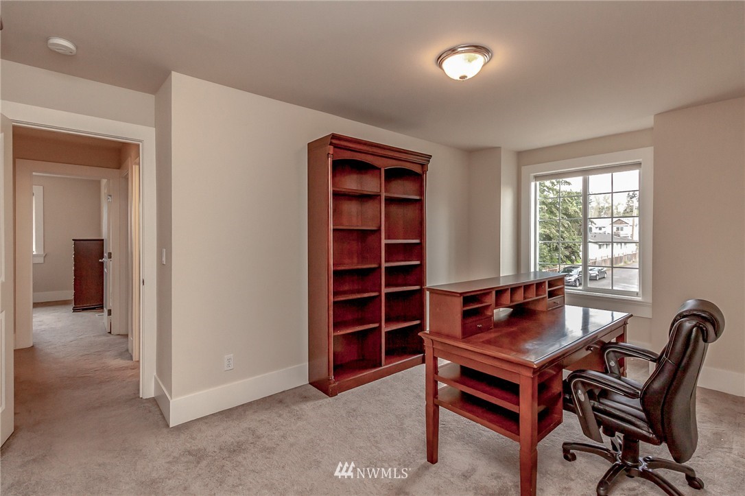 1801 Queen Place Northeast Renton, WA 98056 - Photo 23 of 25