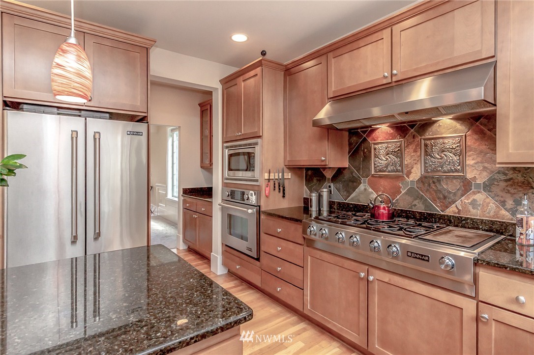 1801 Queen Place Northeast Renton, WA 98056 - Photo 10 of 25
