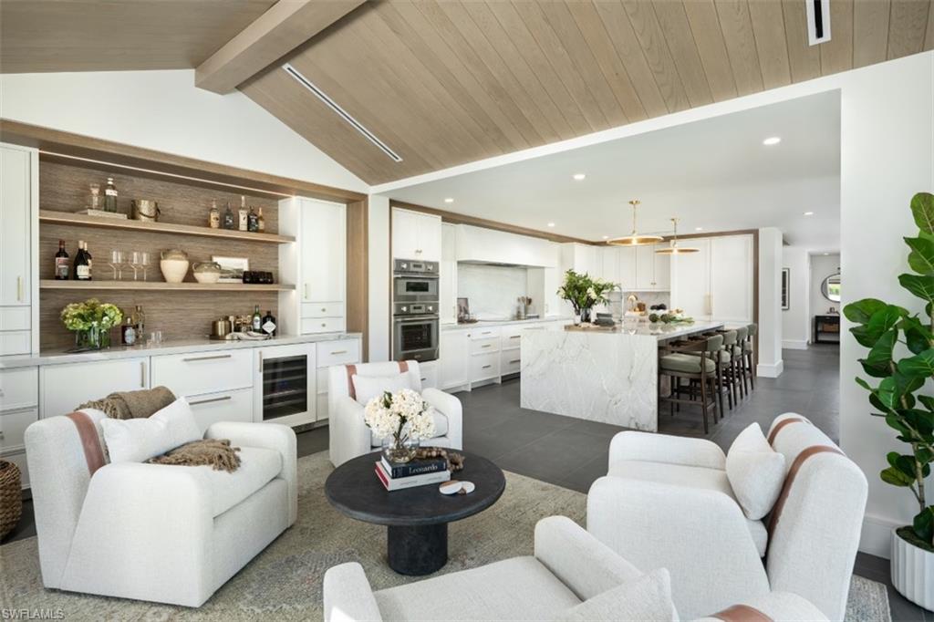 22 Las Brisas Way, Unit 23 Naples, FL 34108 - Photo 7 of 18