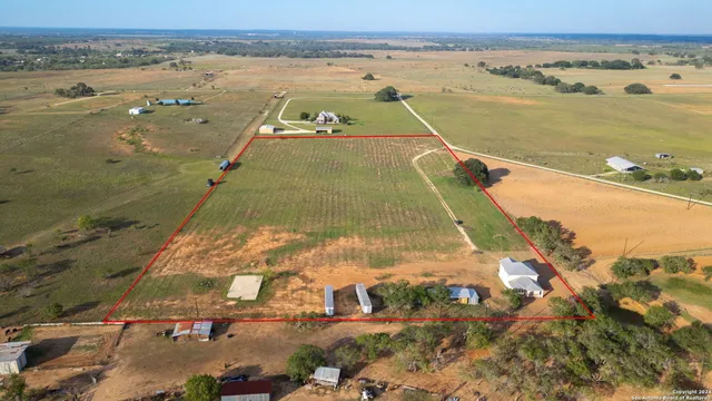 $625,000 | 288 County Road 105, Floresville, TX 78114