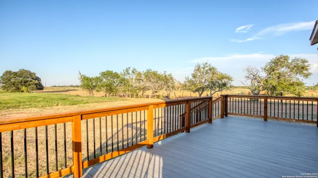 $625,000 | 288 County Road 105, Floresville, TX 78114