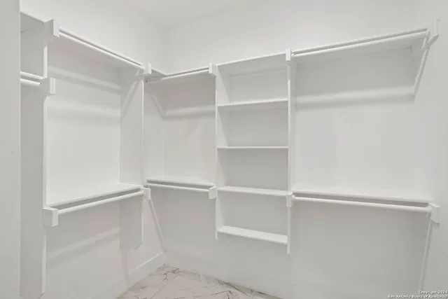 $625,000 | 288 County Road 105, Floresville, TX 78114