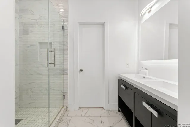 $625,000 | 288 County Road 105, Floresville, TX 78114