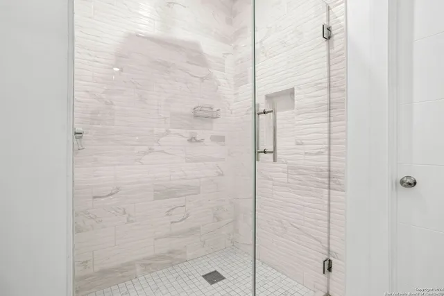 $625,000 | 288 County Road 105, Floresville, TX 78114