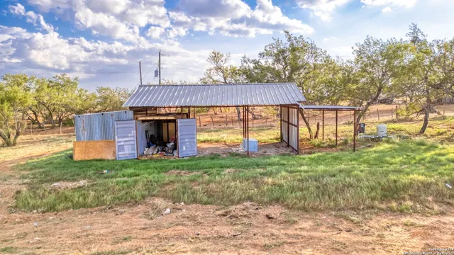 $625,000 | 288 County Road 105, Floresville, TX 78114