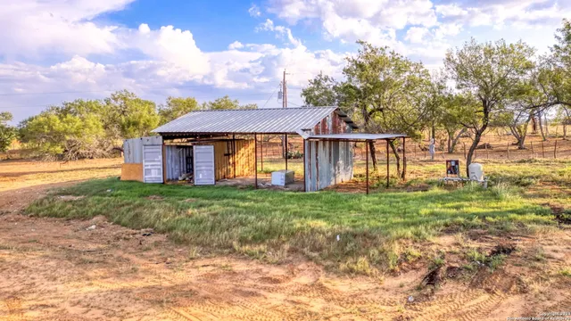 $625,000 | 288 County Road 105, Floresville, TX 78114