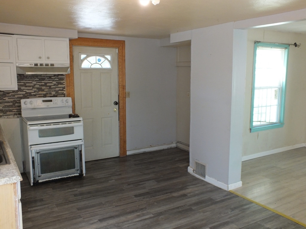 241 Tyler Street Springfield, MA 01109 - Photo 4 of 23
