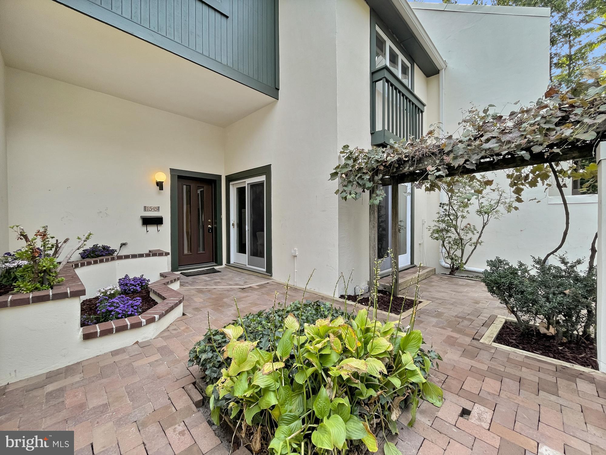 1545 Inlet Court Reston, VA 20190 - Photo 4 of 50