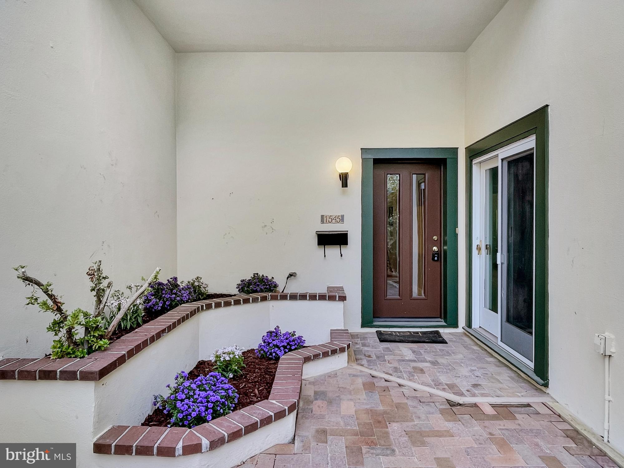 1545 Inlet Court Reston, VA 20190 - Photo 5 of 50