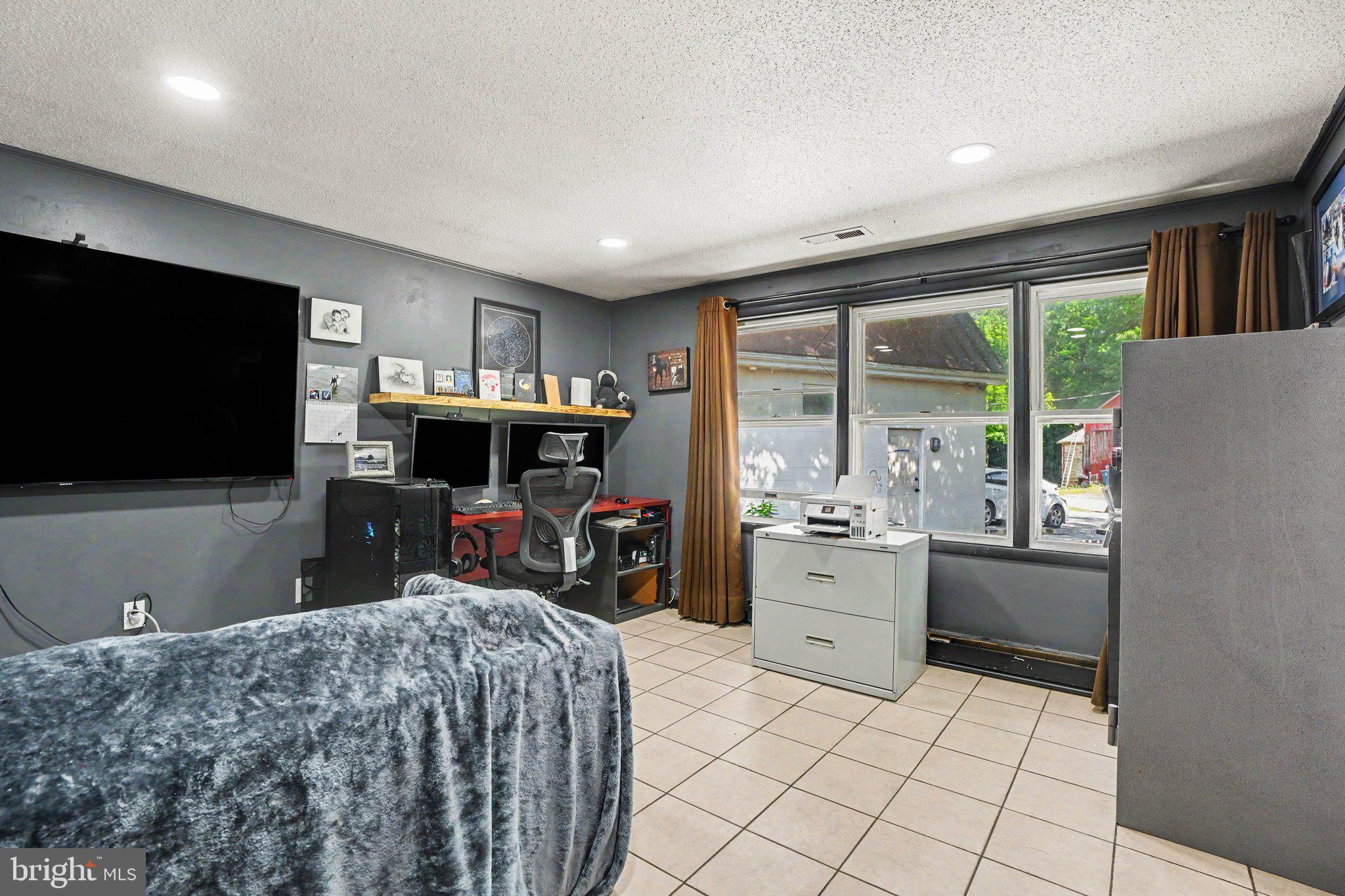 6068 Wildasin Road Spring Grove, PA 17362 - Photo 4 of 56 Living Room
