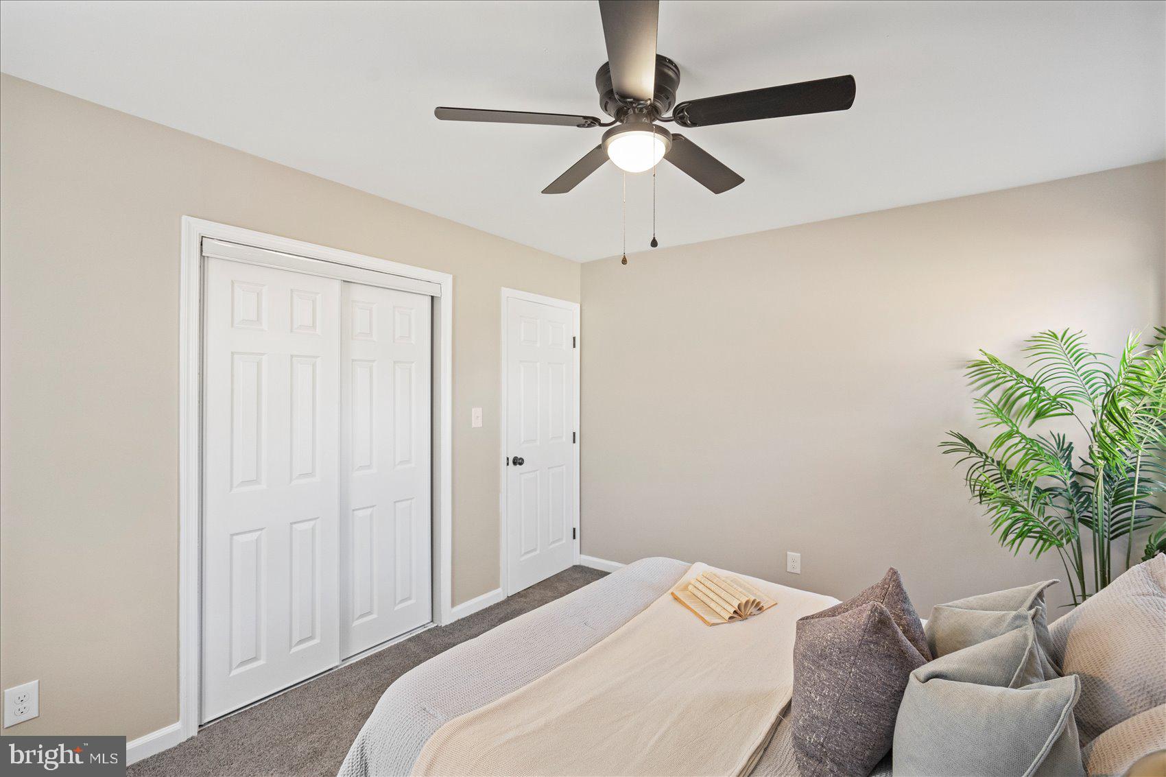 3466 Albantowne Way Edgewood, MD 21040 - Photo 25 of 36 a bedroom with a bed and a potted plant