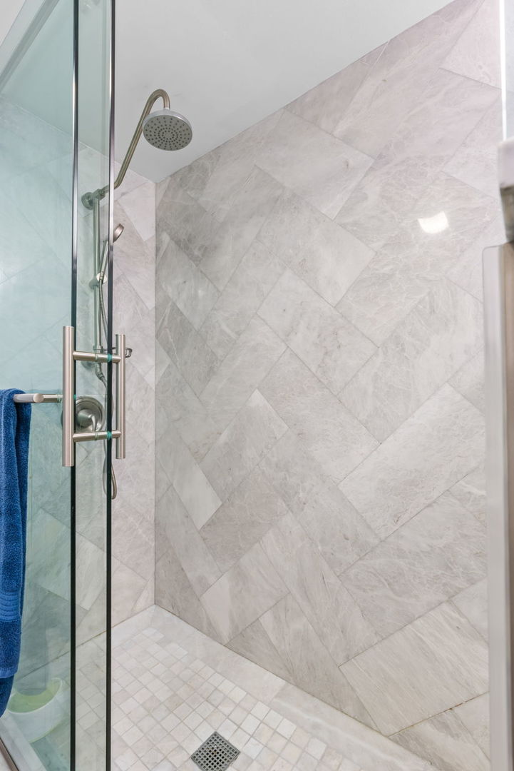 222 North Grove Avenue, Unit 2B Oak Park, IL 60302 - Photo 18 of 20 a bathroom with a shower