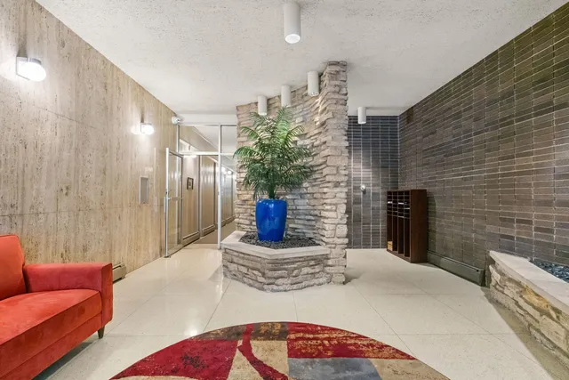 a view of livingroom with furniture