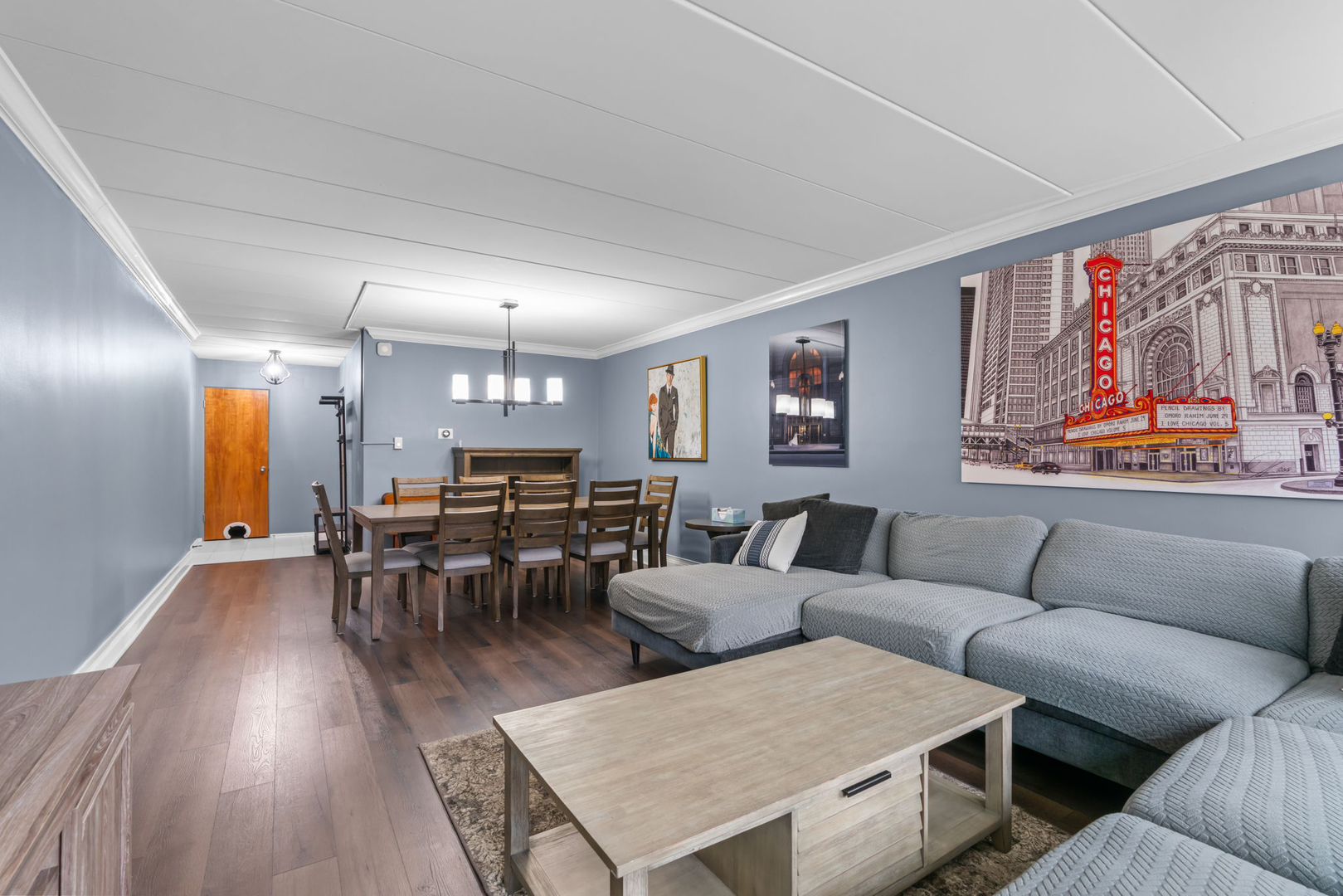 222 North Grove Avenue, Unit 2B Oak Park, IL 60302 - Photo 6 of 20 a living room with furniture and wooden floor