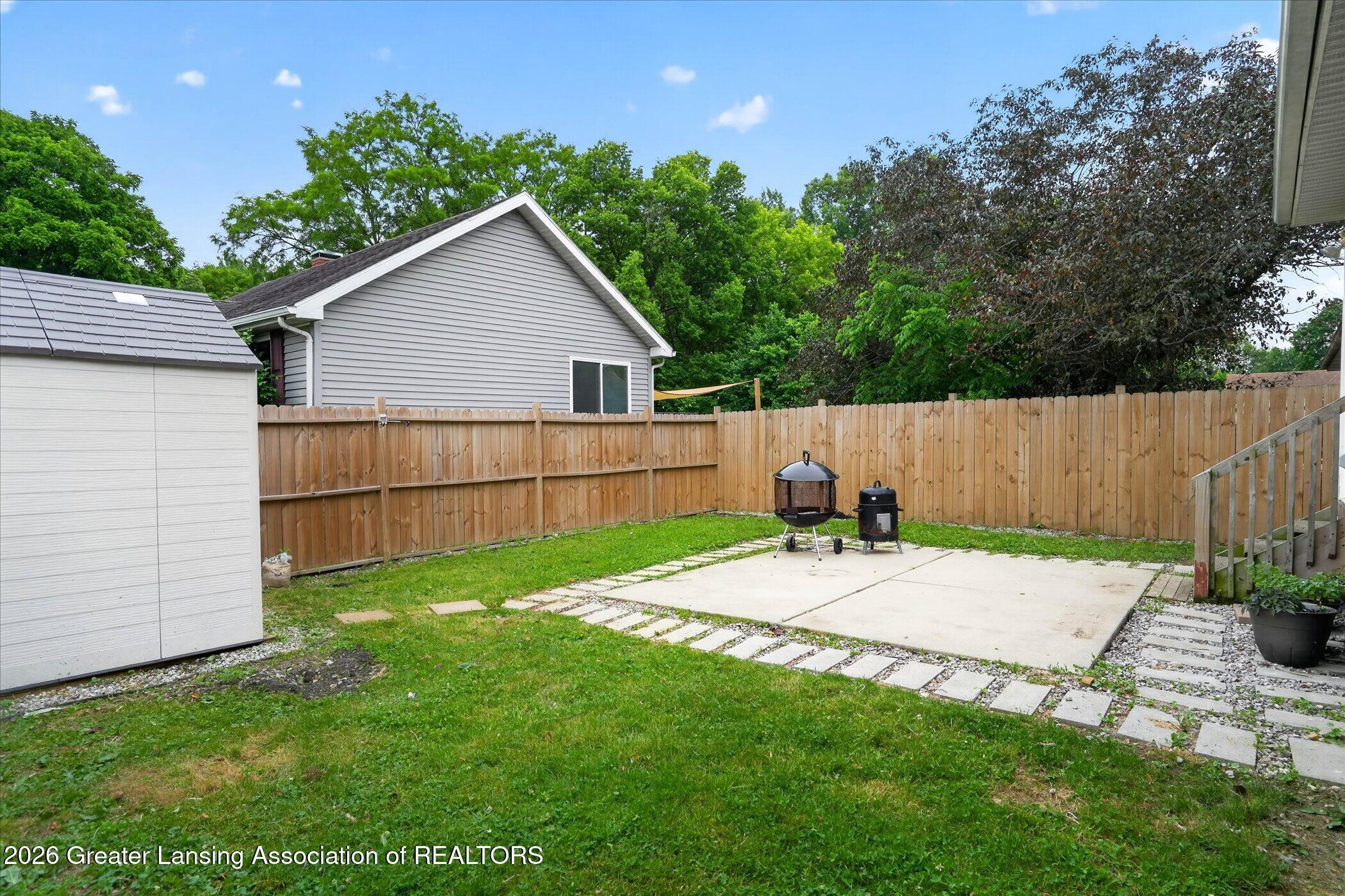 5105 Hughes Road Lansing, MI 48911 - Photo 22 of 26 30-5105-Hughes-Rd-WindowStill-Photograph