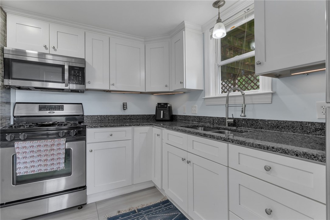 1842 Mendon Road Woonsocket, RI 02895 - Photo 12 of 34