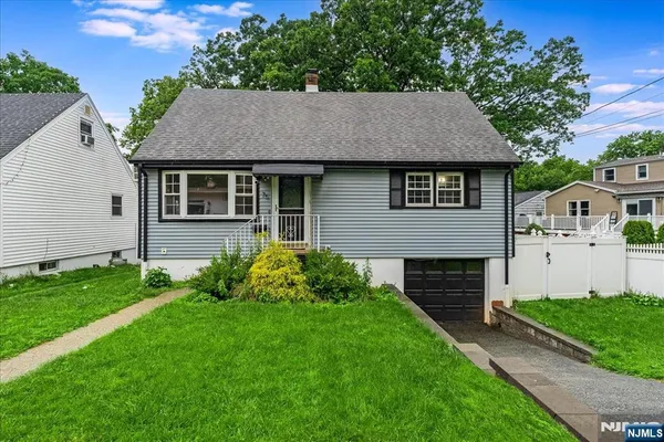 $515,000 | 75 Fichter Street, Bloomingdale, NJ 07403