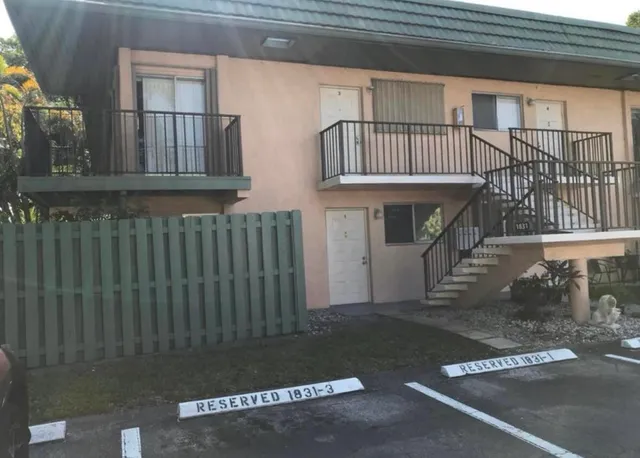 $1,900 | 1813 Fairview Villas Drive, Unit 2, West Palm Beach, FL 33406