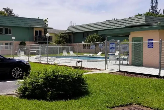 $1,900 | 1813 Fairview Villas Drive, Unit 2, West Palm Beach, FL 33406