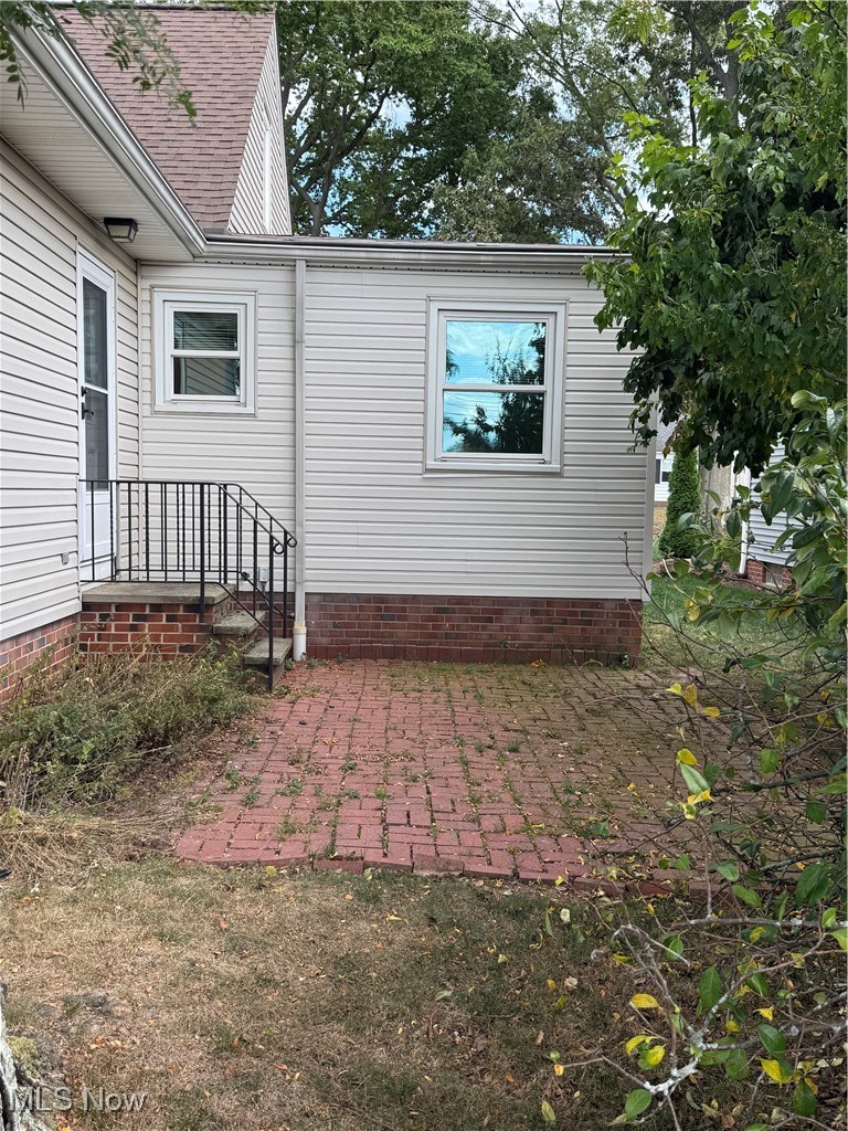 1284 Haverston Road Lyndhurst, OH 44124 - Photo 6 of 43 View of patio