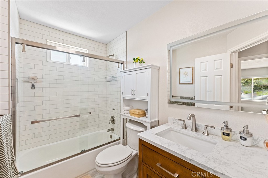 10332 Washington South Gate, CA 90280 - Photo 13 of 38 Guest Bath