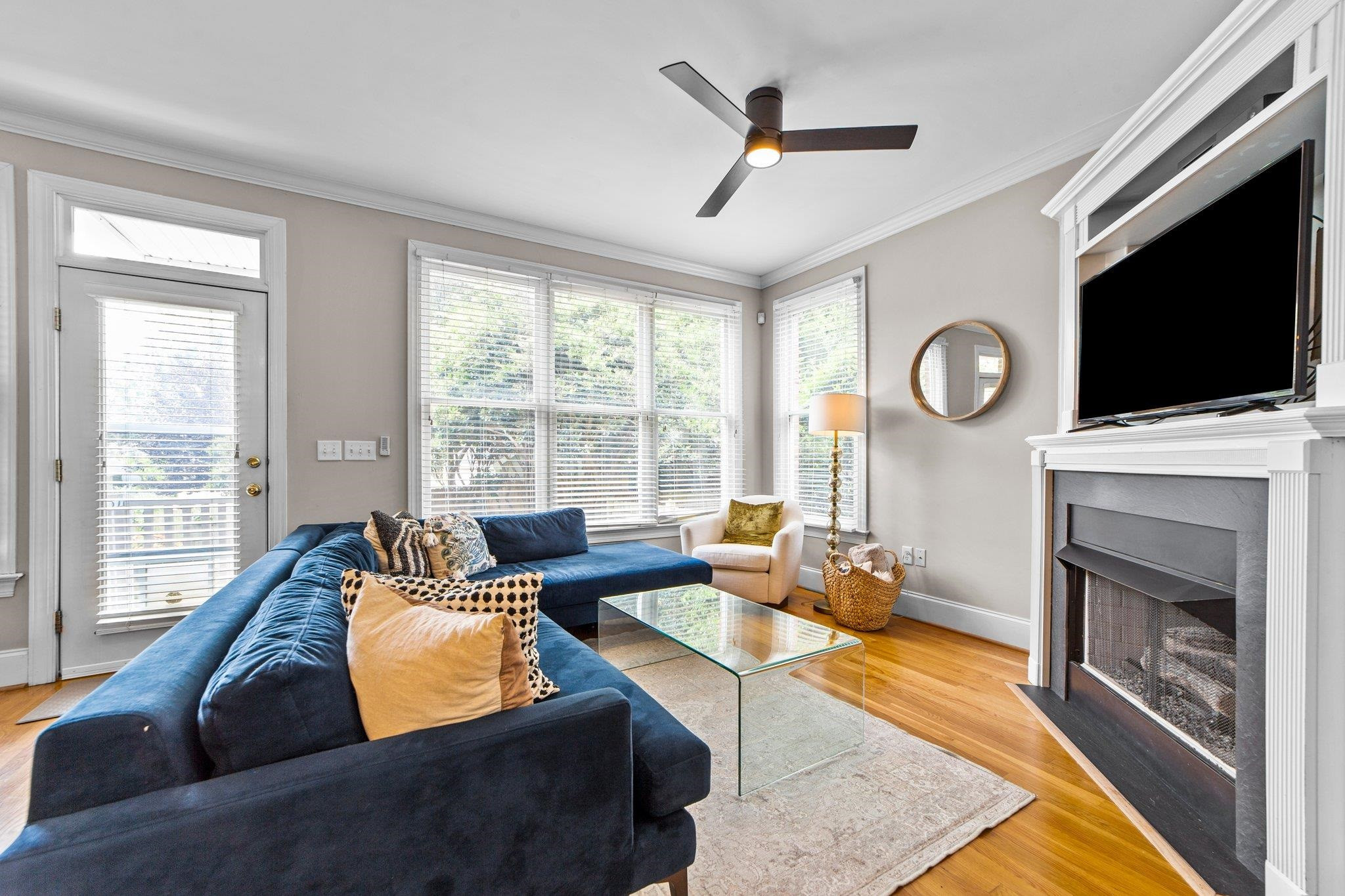 1825 Saluda Court Raleigh, NC 27608 - Photo 14 of 32 Living Room