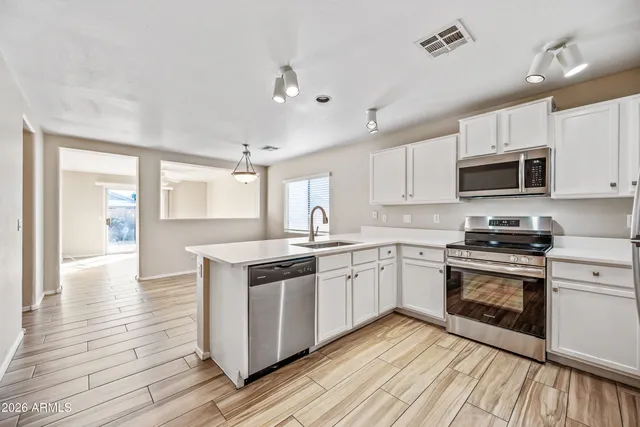 $2,200 | 11579 West Oglesby Avenue, Youngtown, AZ 85363