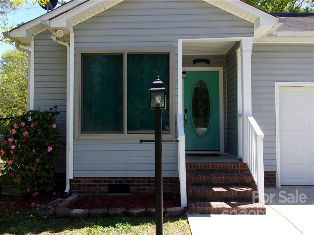 1059 South Castleview Road Salisbury, NC 28146 - Photo 3 of 34 a front view of a house with a yard