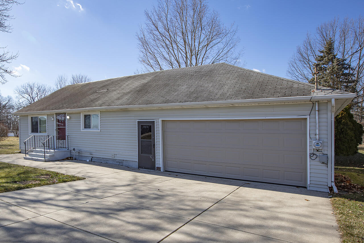 68918 Brady Road Edwardsburg, MI 49112 - Photo 2 of 21 0D6A0284