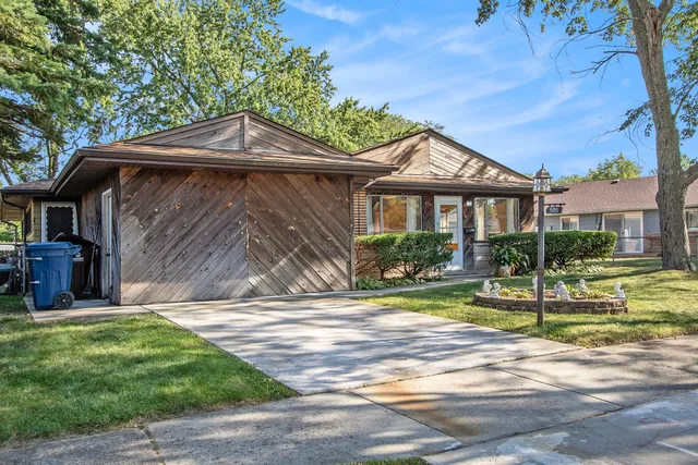 $139,999 | 505 Wildwood Drive, Park Forest, IL 60466