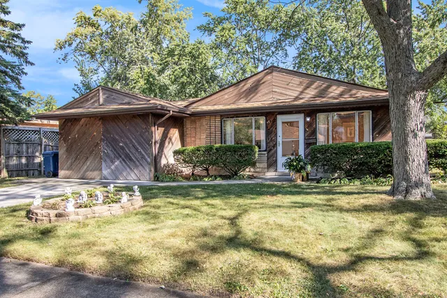 $139,999 | 505 Wildwood Drive, Park Forest, IL 60466