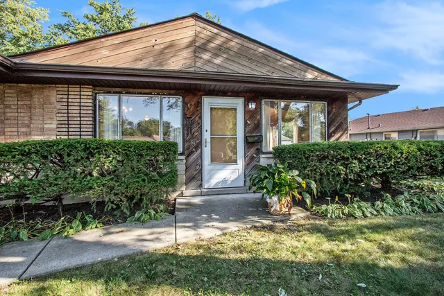 $139,999 | 505 Wildwood Drive, Park Forest, IL 60466