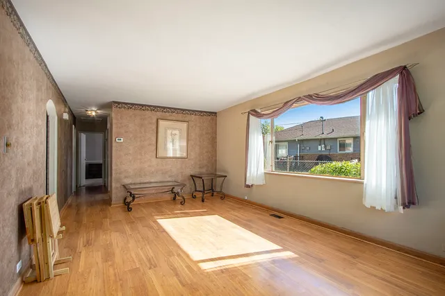 $139,999 | 505 Wildwood Drive, Park Forest, IL 60466