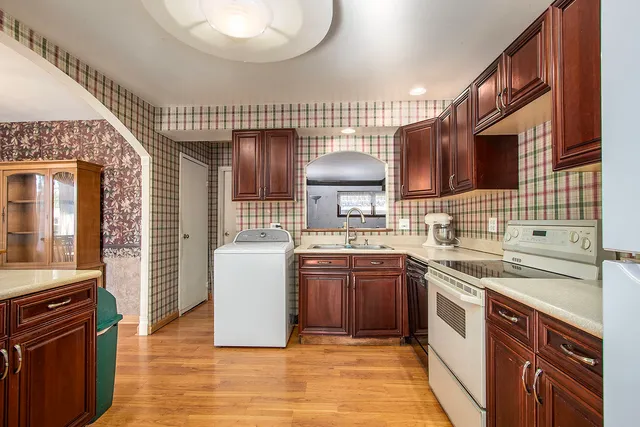 $139,999 | 505 Wildwood Drive, Park Forest, IL 60466