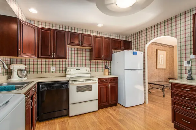 $139,999 | 505 Wildwood Drive, Park Forest, IL 60466