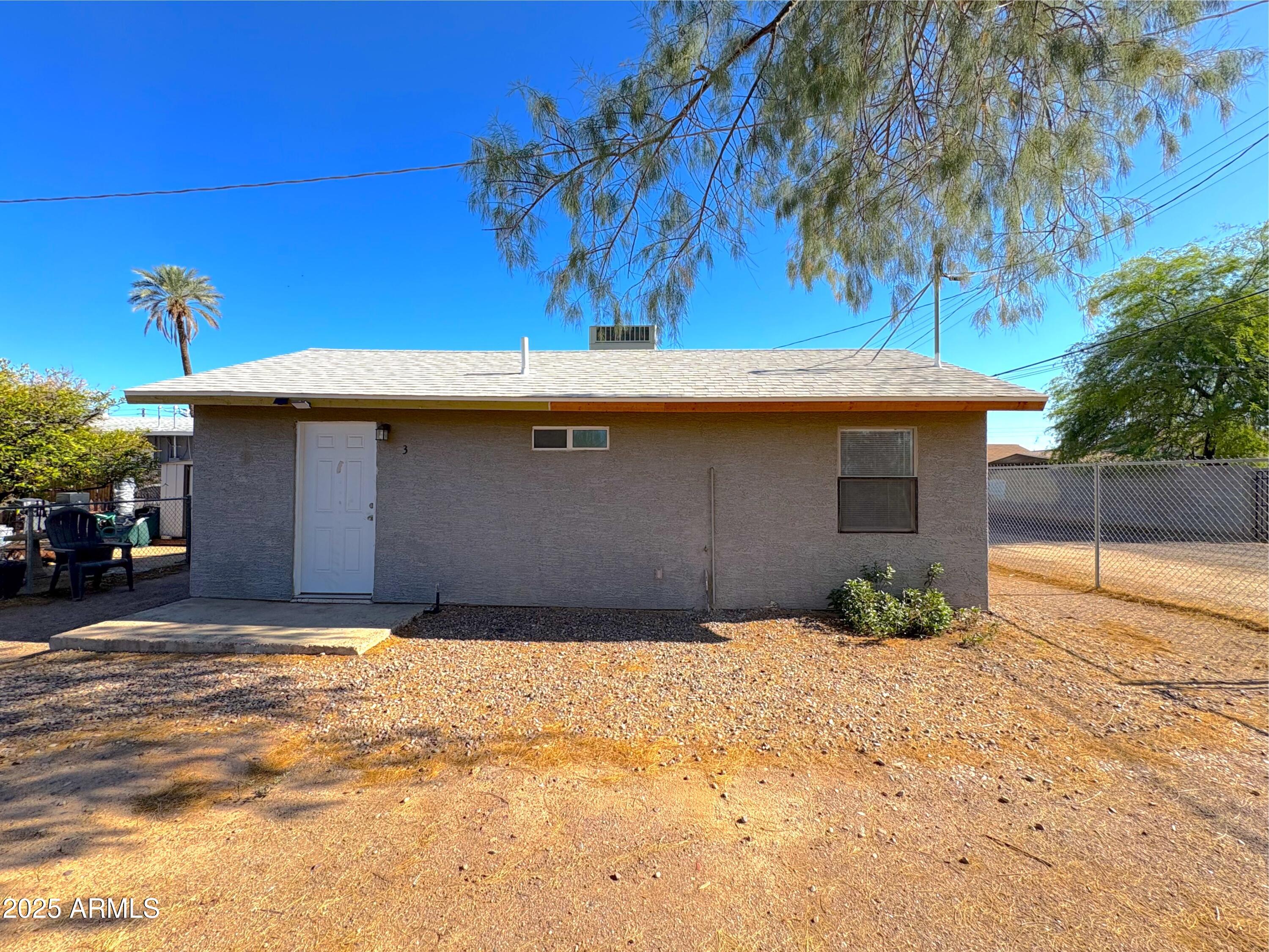 425 North 18th Drive, Unit 3 Phoenix, AZ 85007 - Photo 2 of 10 a house with a outdoor space